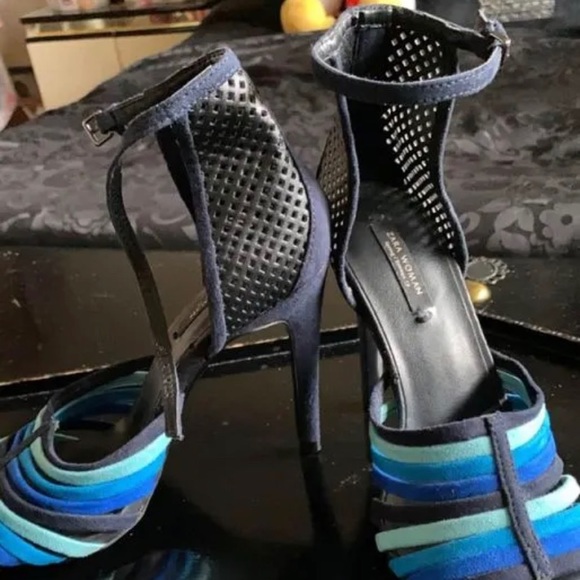 Open toe high heels - Picture 2 of 4